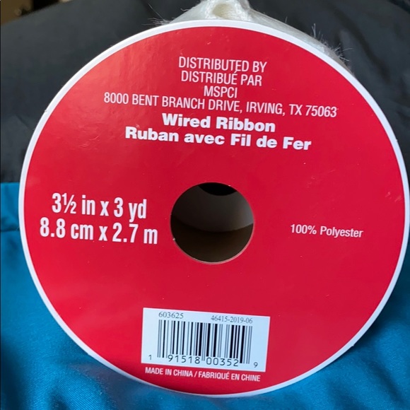 Celebrate it Christmas White Furry Wired Ribbon - Picture 5 of 5